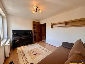 Decomandat, luminos, 2 camere si priveli #537;te superba, zona 7 Noiembrie - imagine 5