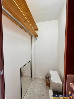 Decomandat, luminos, 2 camere si priveli #537;te superba, zona 7 Noiembrie - imagine 7