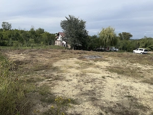 Teren intravilan 1171 mp, deschidere 29 ml, zona linistita - imagine 6