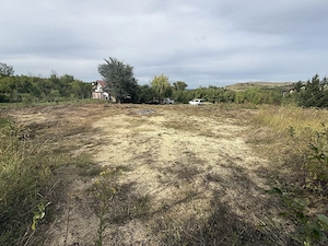 Teren intravilan 1171 mp, deschidere 29 ml, zona linistita - imagine 5