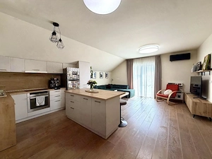 Apartament spatios, 3 camere, pod amenajat, zona centrala Dumbravita - imagine 3