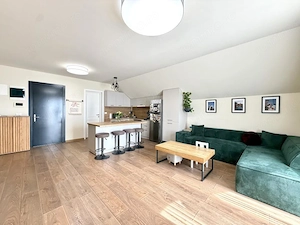 Apartament spatios, 3 camere, pod amenajat, zona centrala Dumbravita - imagine 2