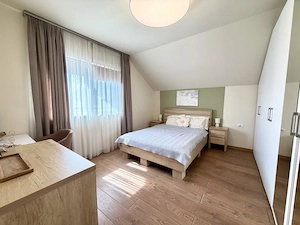 Apartament spatios, 3 camere, pod amenajat, zona centrala Dumbravita - imagine 4