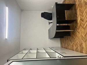 Apartament cu două camere amenajat pentru birou 