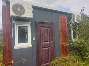 Pachet complet   container locuibil + căsuță lemn 24 mp + 5 panouri solare + generator + piscină