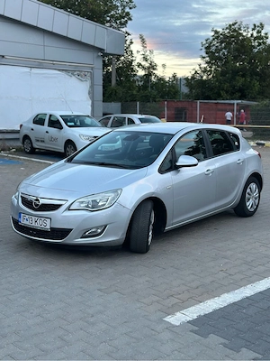Opel Astra J - 1.7 CDTI - Pilot automat - AC - Comenzi pe volan vocale - Lumini Automate - etc.. - imagine 5