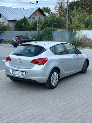 Opel Astra J - 1.7 CDTI - Pilot automat - AC - Comenzi pe volan vocale - Lumini Automate - etc.. - imagine 9