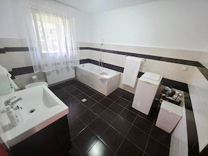 Casă / Vilă cu 5 camere de vânzare - imagine 9