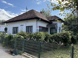 Casă de vânzare cu 6 camere in Câmpulung  - zona Sud