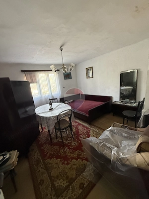 Casă de vânzare cu 6 camere in Câmpulung  - zona Sud - imagine 9