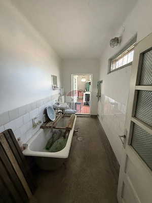 Casă de vânzare cu 6 camere in Câmpulung  - zona Sud - imagine 8