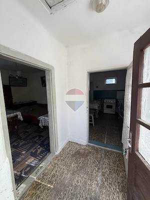 Casă de vânzare cu 6 camere in Câmpulung  - zona Sud - imagine 14
