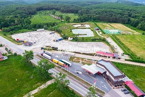 AFACERE FUNCTIONALA - MOTEL, PARCARE TIRURI, CAMPING cu piscina si lacuri