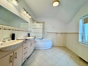 Casa de inchiriat, 5 dormitoare, 4 bai, birou, gradina si garaj dublu. - imagine 5