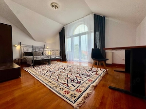 Casa de inchiriat, 5 dormitoare, 4 bai, birou, gradina si garaj dublu. - imagine 3