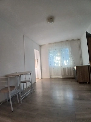Apartament 2 camere semidecomandat de inchiriat