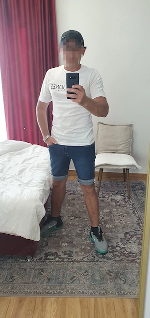 Băiat caut femeie.