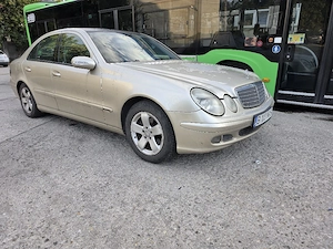 Mercedes E220 - imagine 3