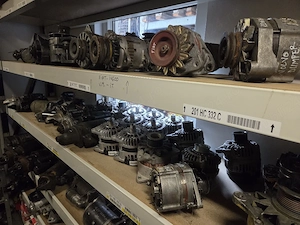 Alternator 12 24 14 28 V pentru motor Perkins Deutz Cummins Cat Volvo Iveco CNH Komatsu original
