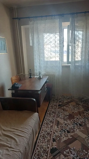 Inchiriez apartament cu 3 camere Craiova, central, etajul 4 6, bloc din 1991, mobilat si utilat. - imagine 2