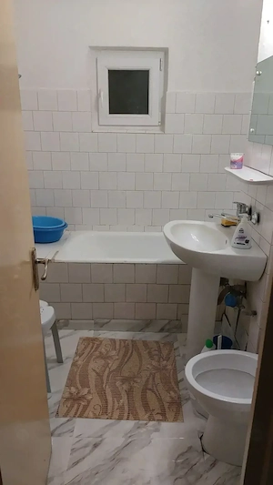 Inchiriez apartament cu 3 camere Craiova, central, etajul 4 6, bloc din 1991, mobilat si utilat. - imagine 6