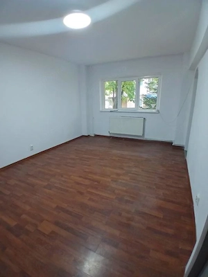 Apartament nemobilat, parter, ideal birouri - imagine 2
