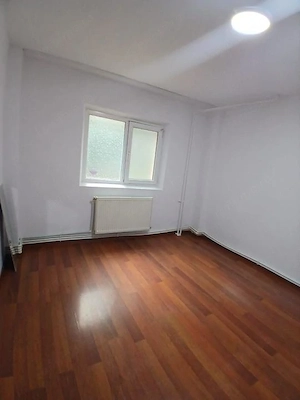 Apartament nemobilat, parter, ideal birouri