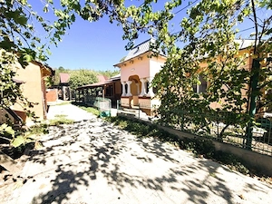 Gospodarie In Teslui | Teren 2700 mp | Casa+anexe - imagine 2