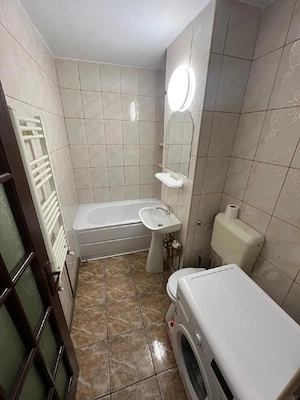 Închiriez apartament cu o cameră, utilat si mobilat, cu centrală proprie. - imagine 4