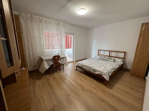 Închiriez apartament cu o cameră, utilat si mobilat, cu centrală proprie. - imagine 2