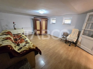 Casa individuala de vanzare cu teren 237 mp garaj in zona Lupeni Sibiu - imagine 6