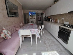 Apartament 3 camere semidecomandat zona Florilor
