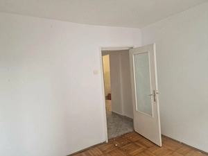 Ap 2 Cam Posta Maratei 40mp etaj 1 balcon circular centrala termopan - imagine 5