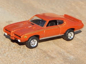 Macheta Pontiac GTO Judge Hardtop Coupe 1969 Motor Max scara 1:64