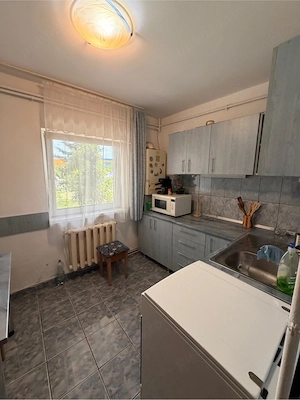 apartament 4 camere zona dedeman    direct de la propietar  - imagine 2