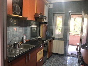Apartament 3 camere, 77 mp, zona Semicentral - imagine 3