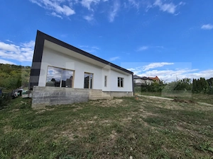 Casa moderna cu design aparte în Corunca