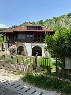Vand vila,casa-vacanta, Dambovicioara-Arges, situata la 200 km de Bucuresti, teren 10 000 mp - imagine 2
