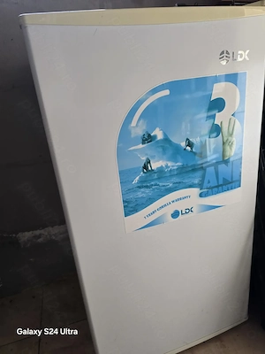 Vand mini frigider minicompact LDK model BC-100 ideal pentru birouri cămine studențești,etc 
