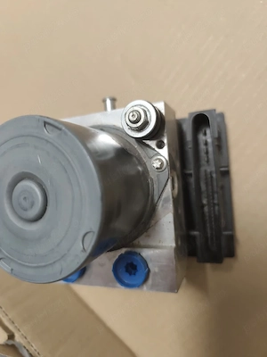Pompa ABS Opel Tigra twintop Corsa c GM 93182547 Bosch - imagine 3