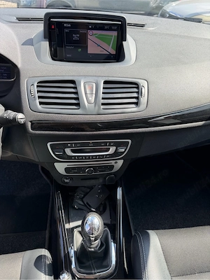 Renault Megane - BOSE - An05.2015 - Motor 1.5DCi - Navigatie - Climatronic - imagine 18