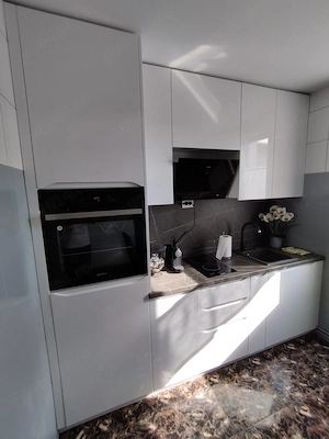 De vânzare apartament cu 4 camere - imagine 2