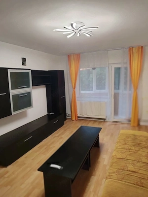 Apartament 3 camere de închiriat