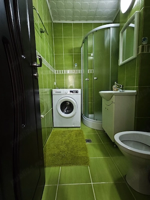 P.F. Vând apartamente 3 camere decomandat etajul 3 din 4 în bloc de cărămidă  - imagine 2