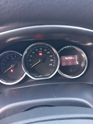 vând Dacia Logan 1,2 benzină, prestigi 2016,stare foarte buna. - imagine 2