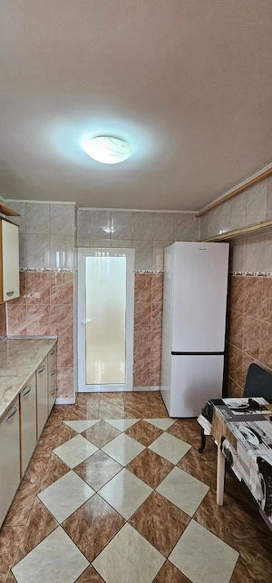 Închiriez apartament 2 camere  - imagine 4