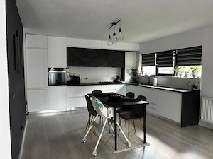 Casa moderna de vanzare, Isalnita,90MP util + 30MP doua terase,curte spatioasa, panouri fotovoltaice - imagine 7