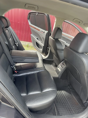 Skoda Superb 2011 1.6 Diesel 105 CP - imagine 4