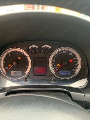 Vând VW Golf 4 Combi, an 2004, 1.9 TDI (101 CP) - imagine 2