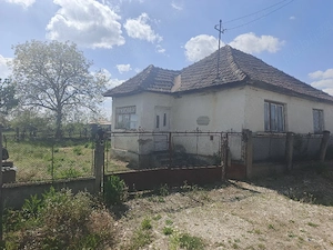 Vand casa vech cu tere 16 ari